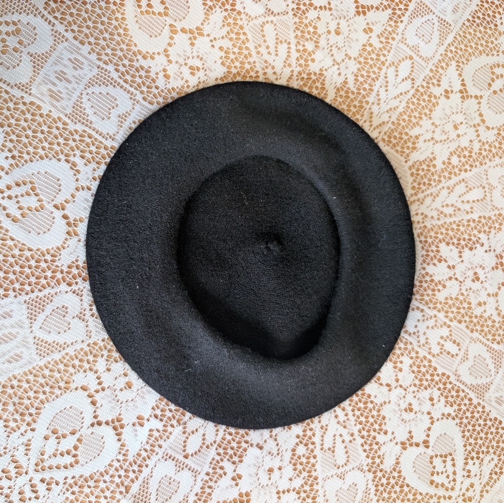 Classic Black Beret - Picture 3 of 3